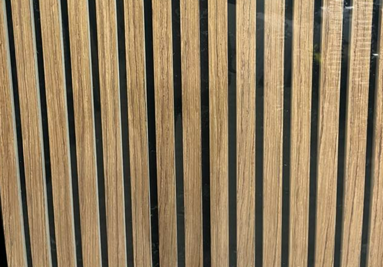 Panneaux acoustiques à lattes en bois, chêne naturel